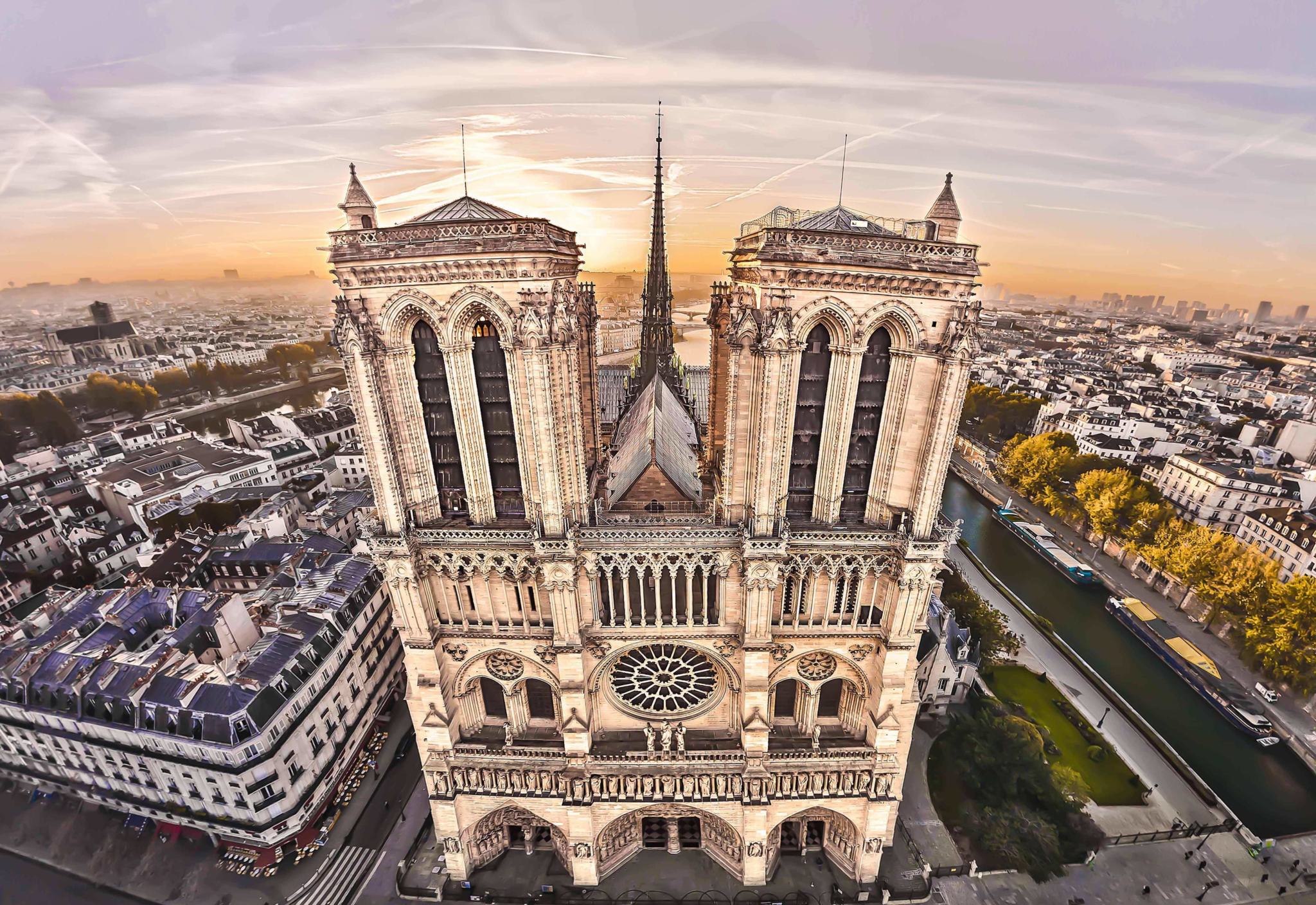Notre Dame De Paris Les Secrets Des Batisseurs LES BÂTISSEURS DE CATHÉDRALES - Only France